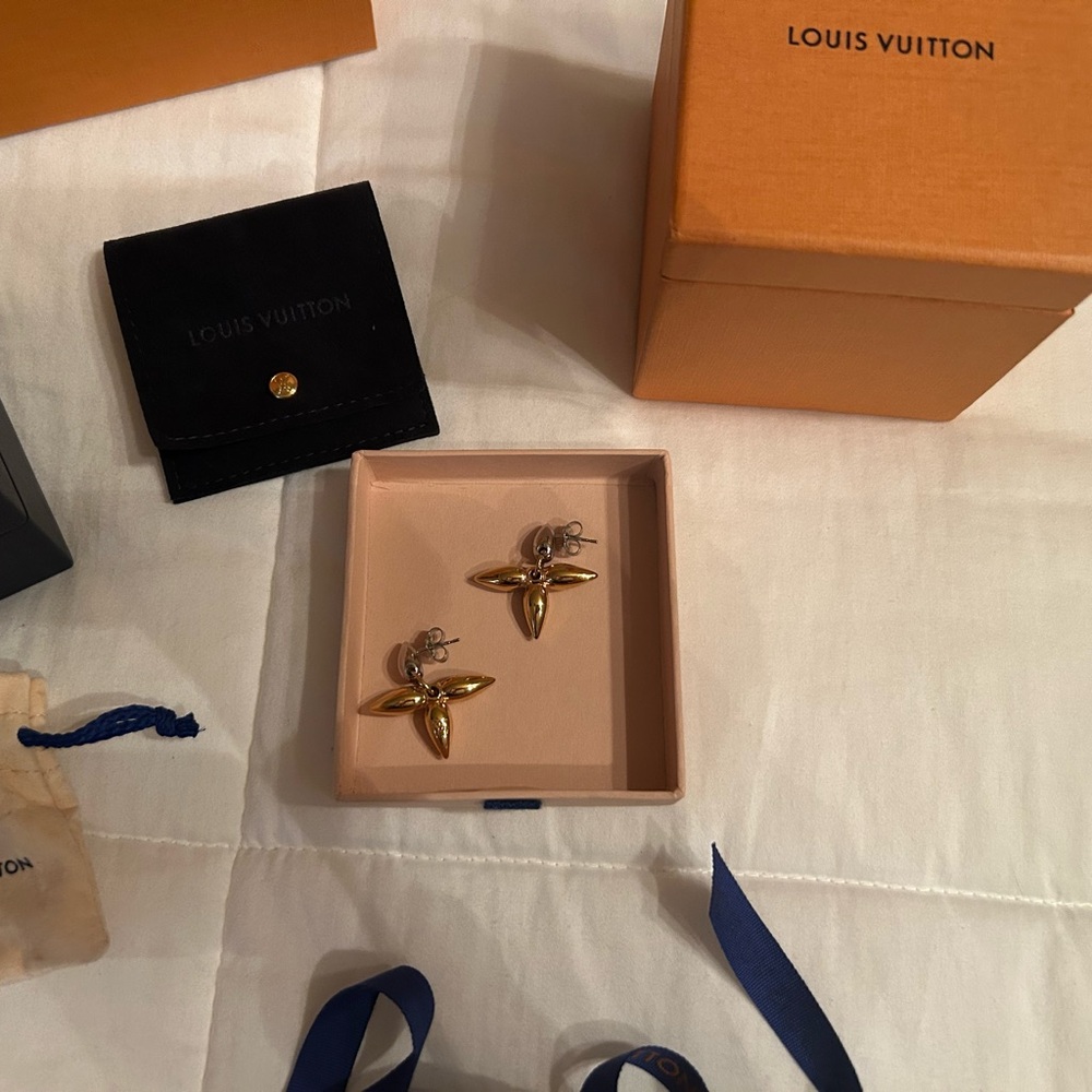 Louis Vuitton Gold and Silver Floral Earrings - Picture 7 of 8